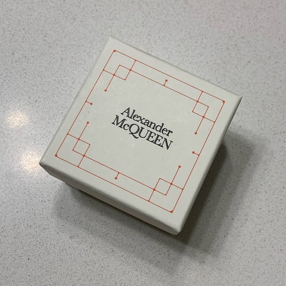 Alexander McQueen empty earrings box - Picture 1 of 4